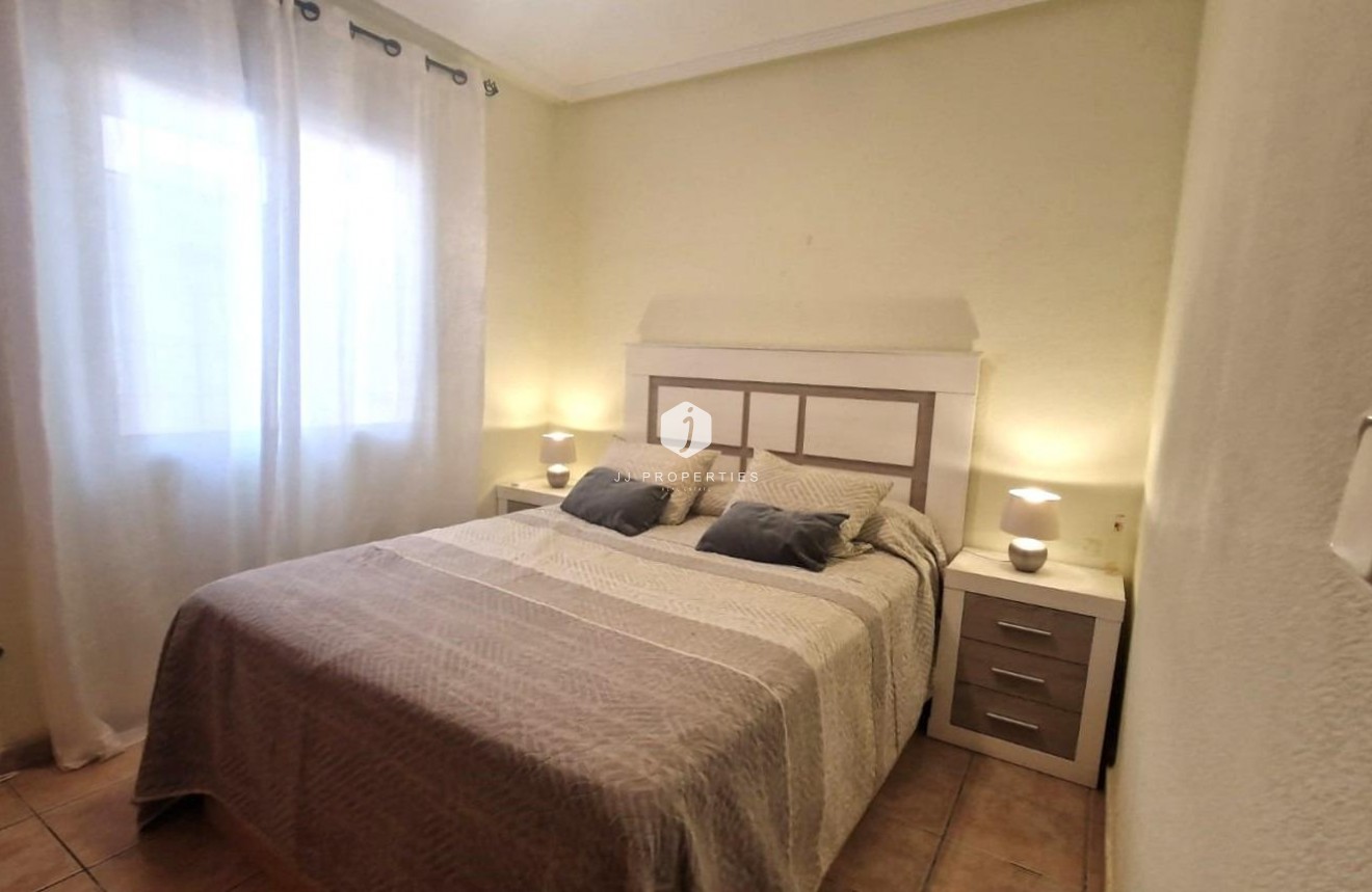 Resale - Chalet -
Torrevieja - Torreblanca