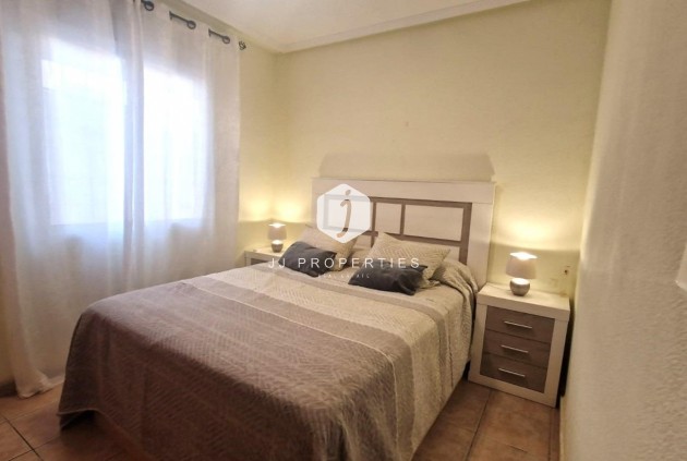 Resale - Chalet -
Torrevieja - Torreblanca