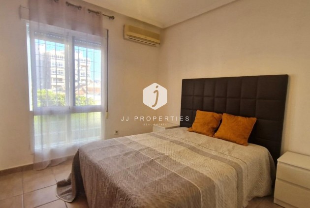 Resale - Chalet -
Torrevieja - Torreblanca