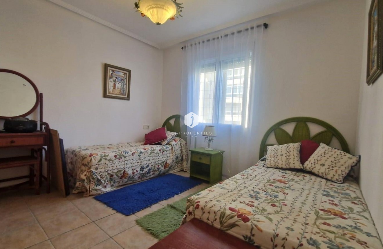 Resale - Chalet -
Torrevieja - Torreblanca