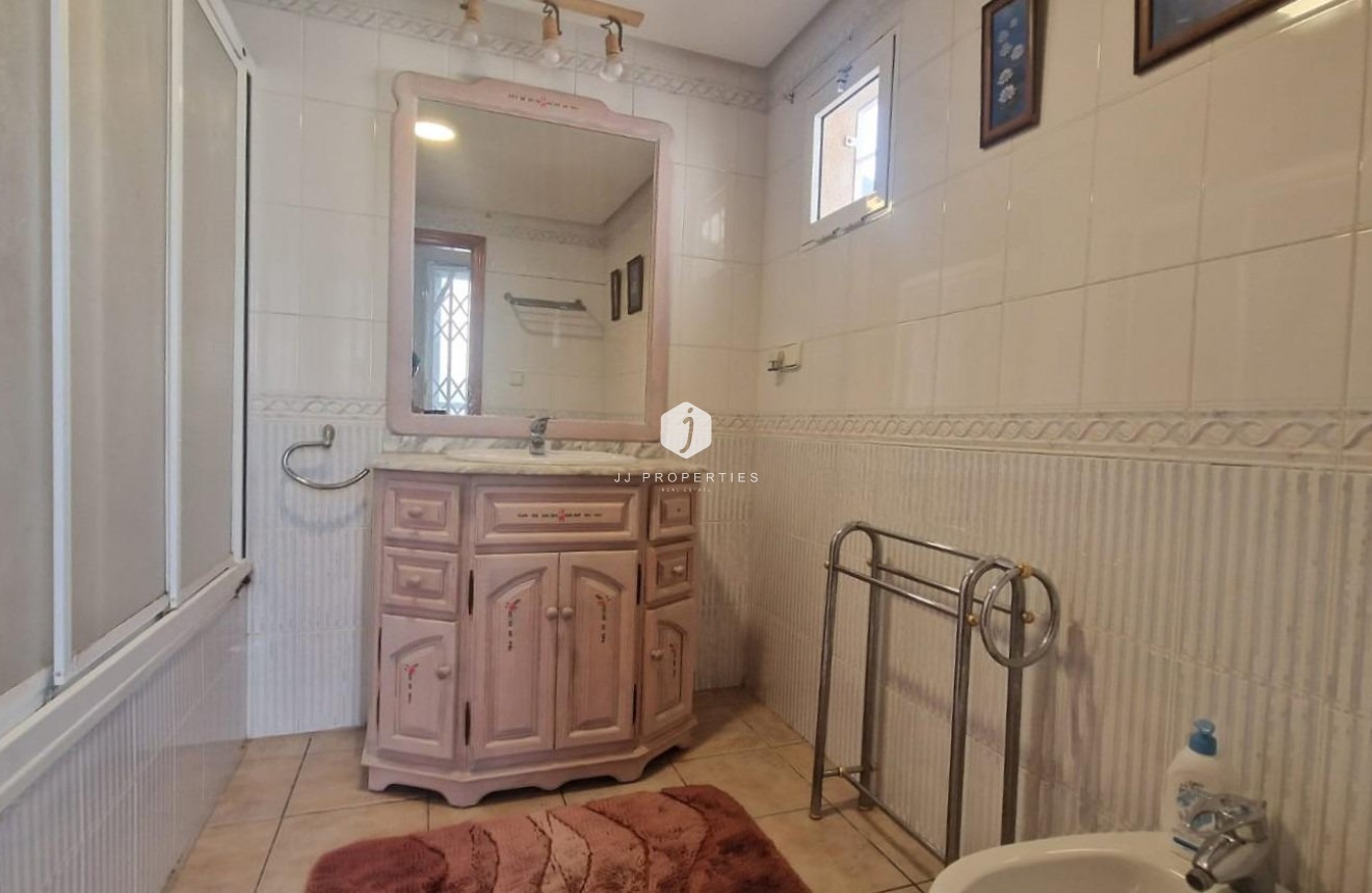 Resale - Chalet -
Torrevieja - Torreblanca