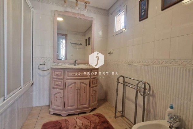 Resale - Chalet -
Torrevieja - Torreblanca