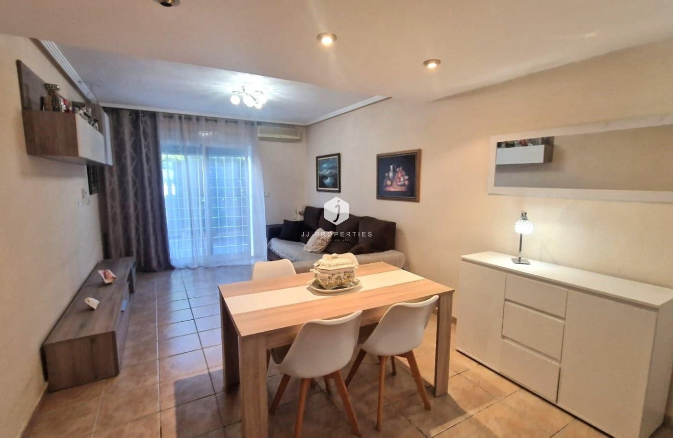 Resale - Chalet -
Torrevieja - Torreblanca