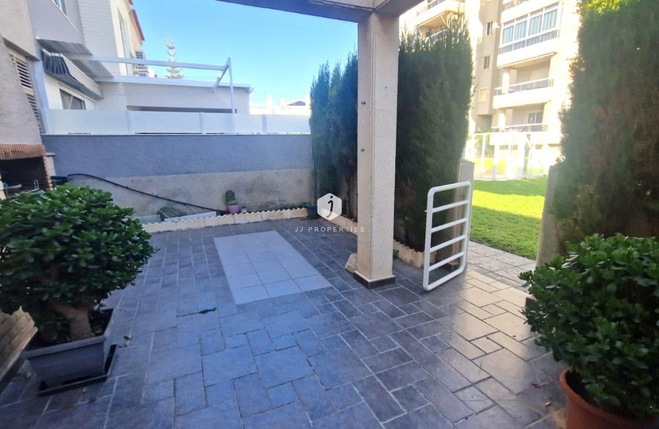 Resale - Chalet -
Torrevieja - Torreblanca
