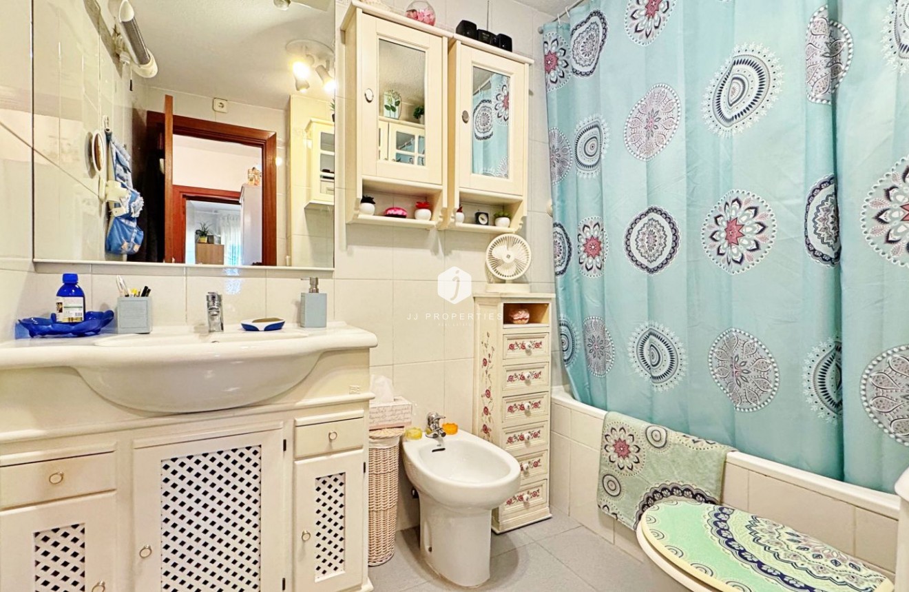 Resale - Apartment / flat -
Torrevieja - Costa Blanca