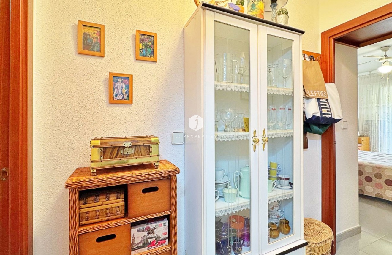 Resale - Apartment / flat -
Torrevieja - Costa Blanca