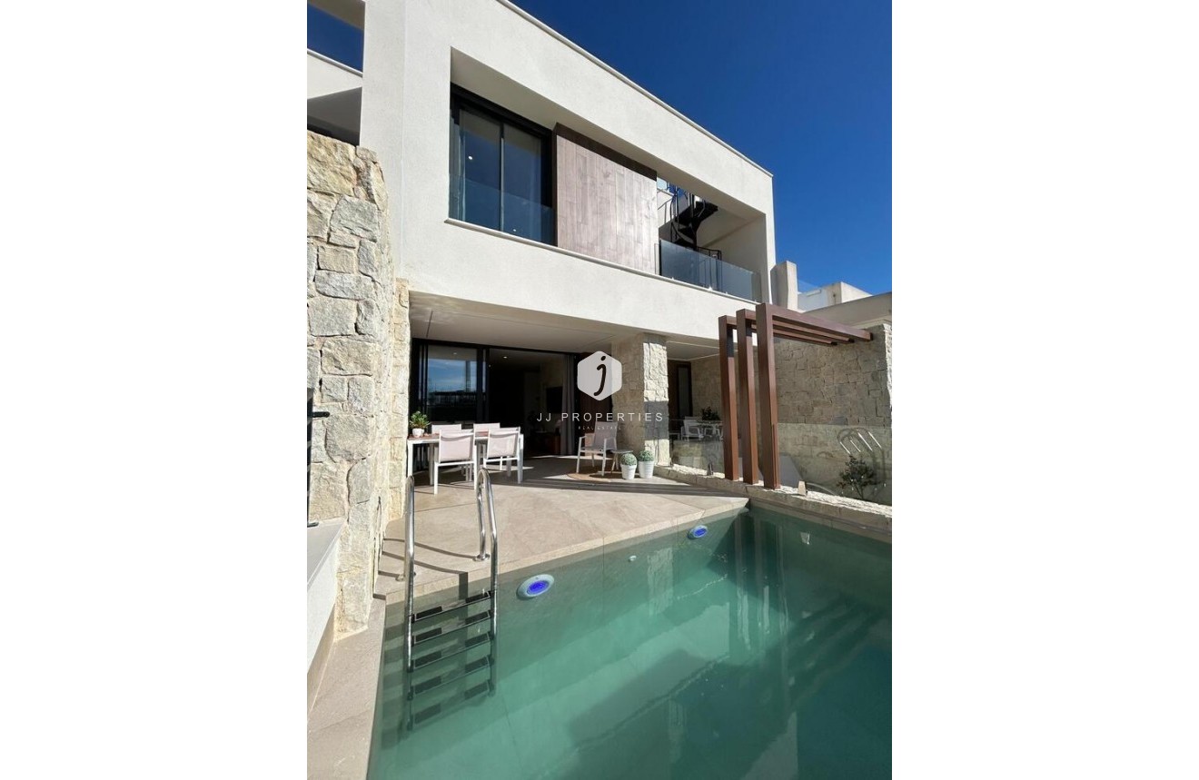 Resale - Chalet -
Dolores - Costa Blanca