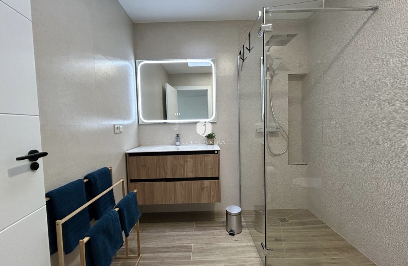 Resale - Chalet -
Dolores - Costa Blanca