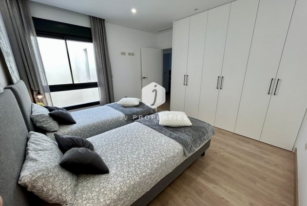 Resale - Chalet -
Dolores - Costa Blanca