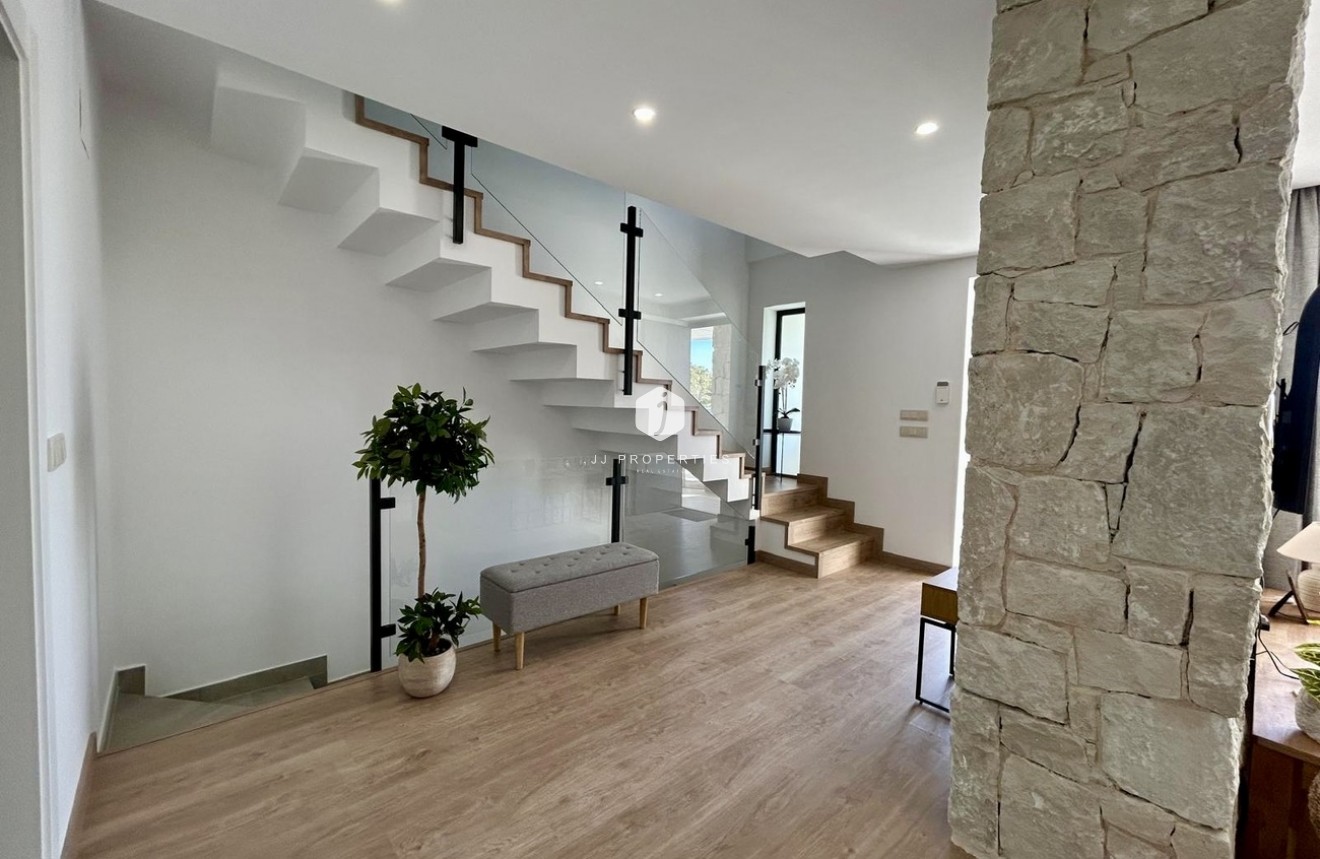 Resale - Chalet -
Dolores - Costa Blanca