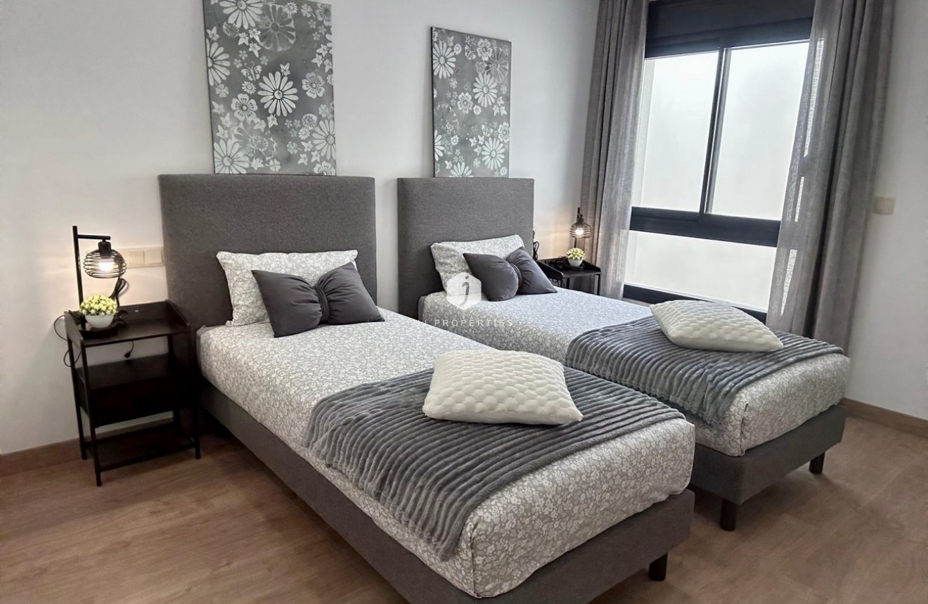 Resale - Chalet -
Dolores - Costa Blanca