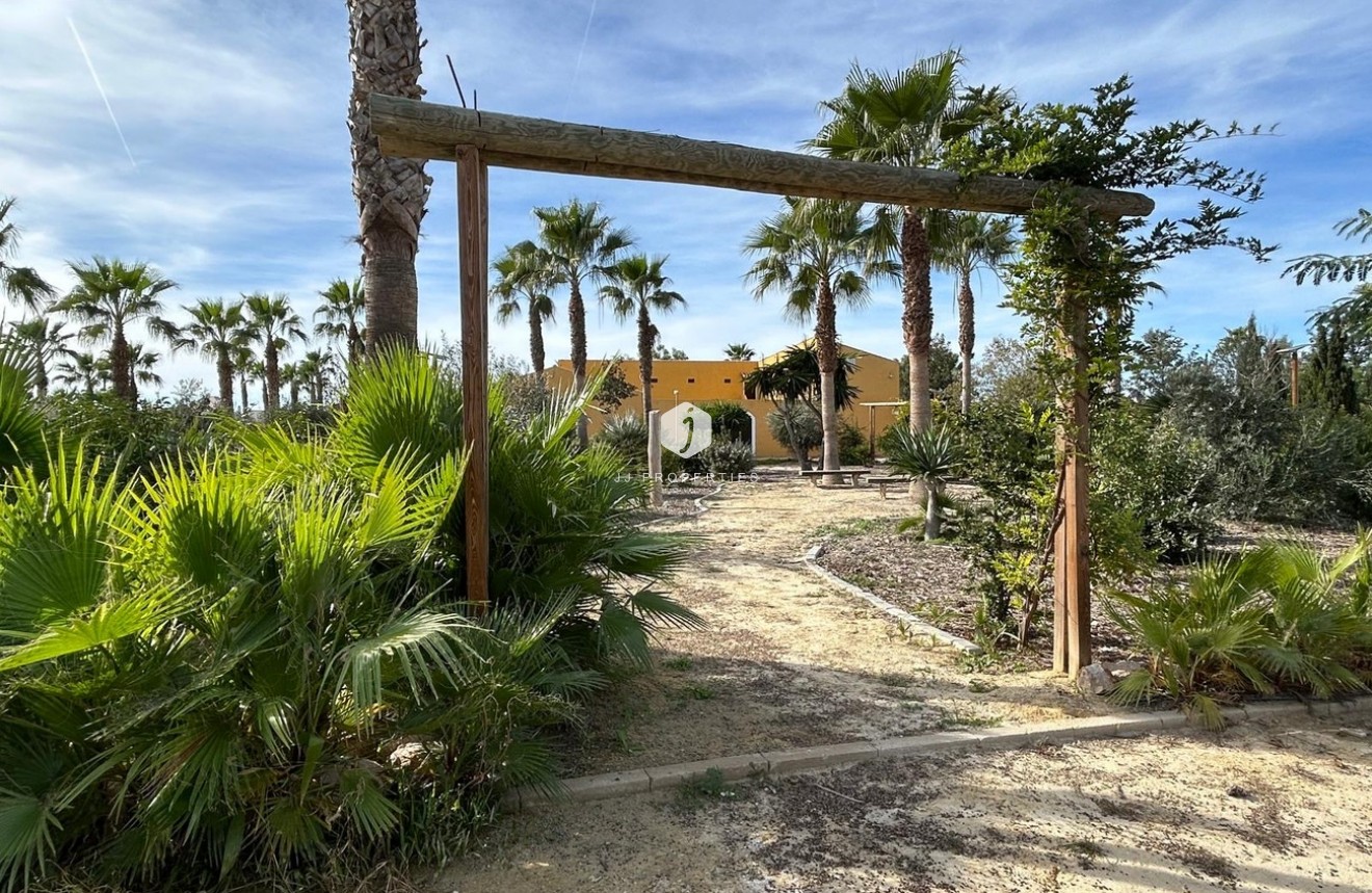 Resale - Chalet -
Dolores - Costa Blanca