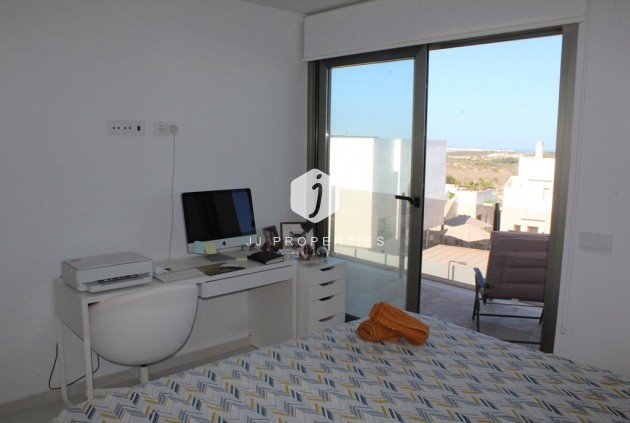 Resale - Villa -
San Miguel de Salinas - Inland