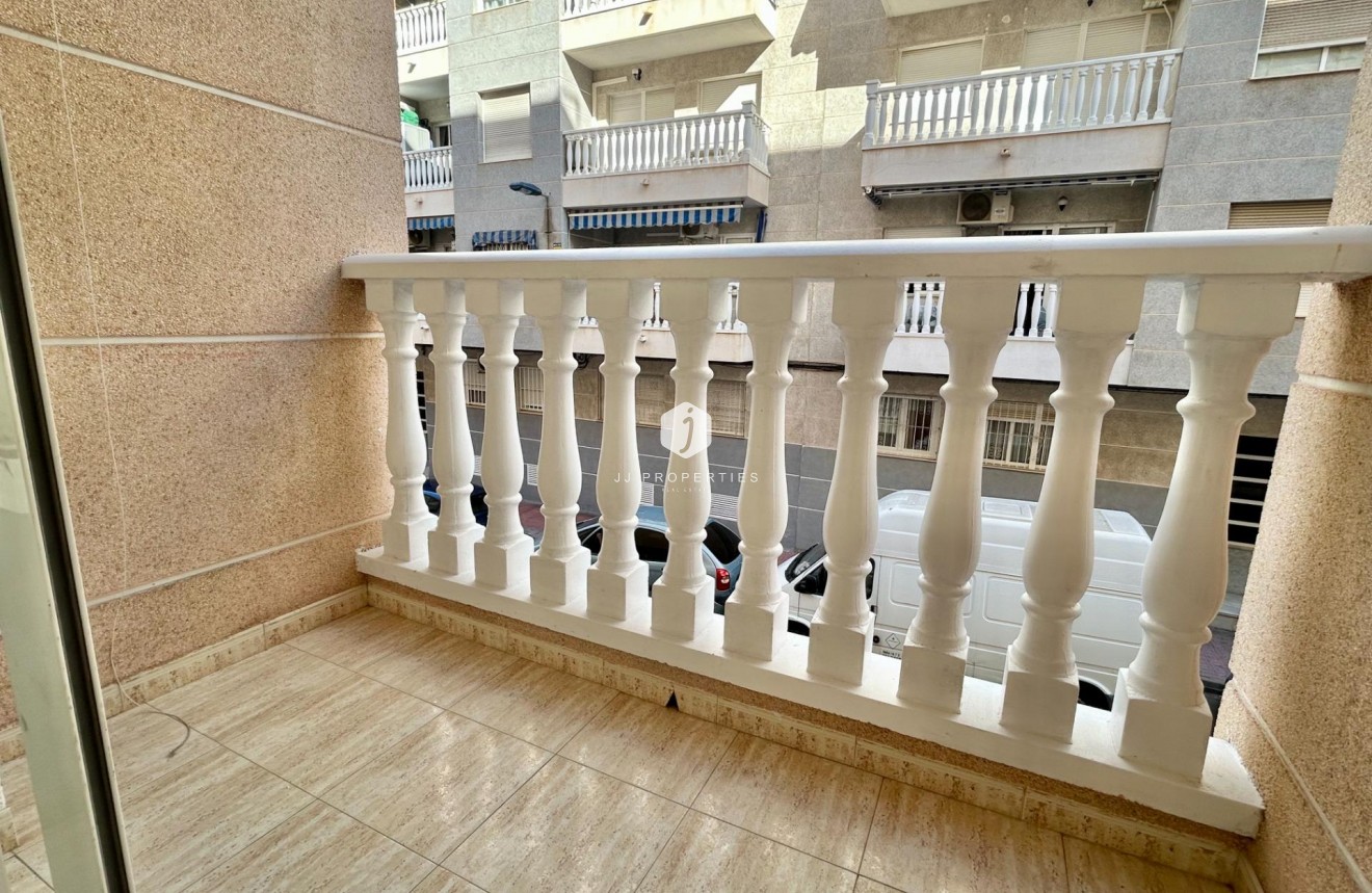 Resale - Apartment / flat -
Torrevieja - Estacion de autobuses