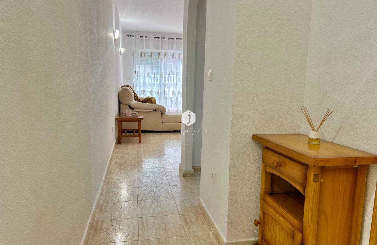 Resale - Apartment / flat -
Torrevieja - Estacion de autobuses