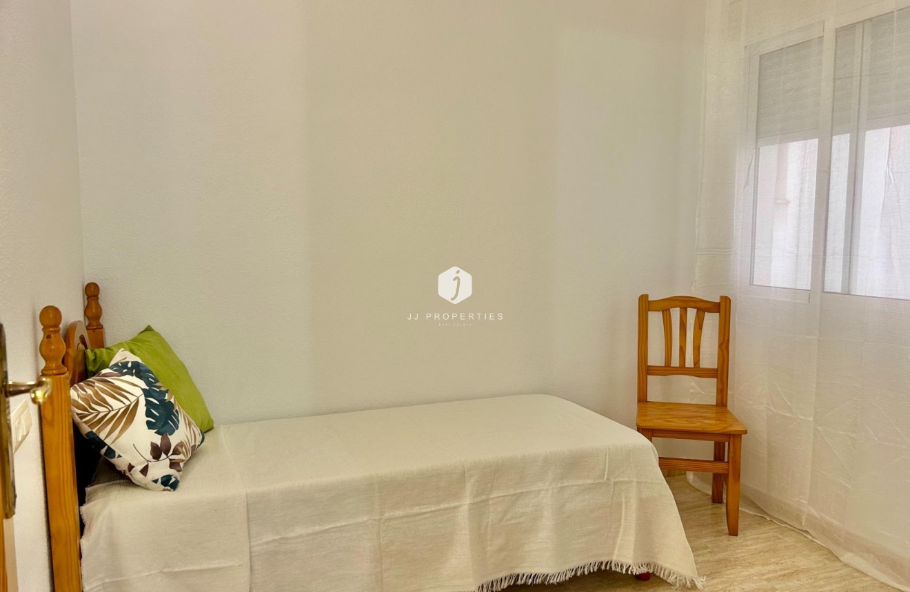 Resale - Apartment / flat -
Torrevieja - Estacion de autobuses