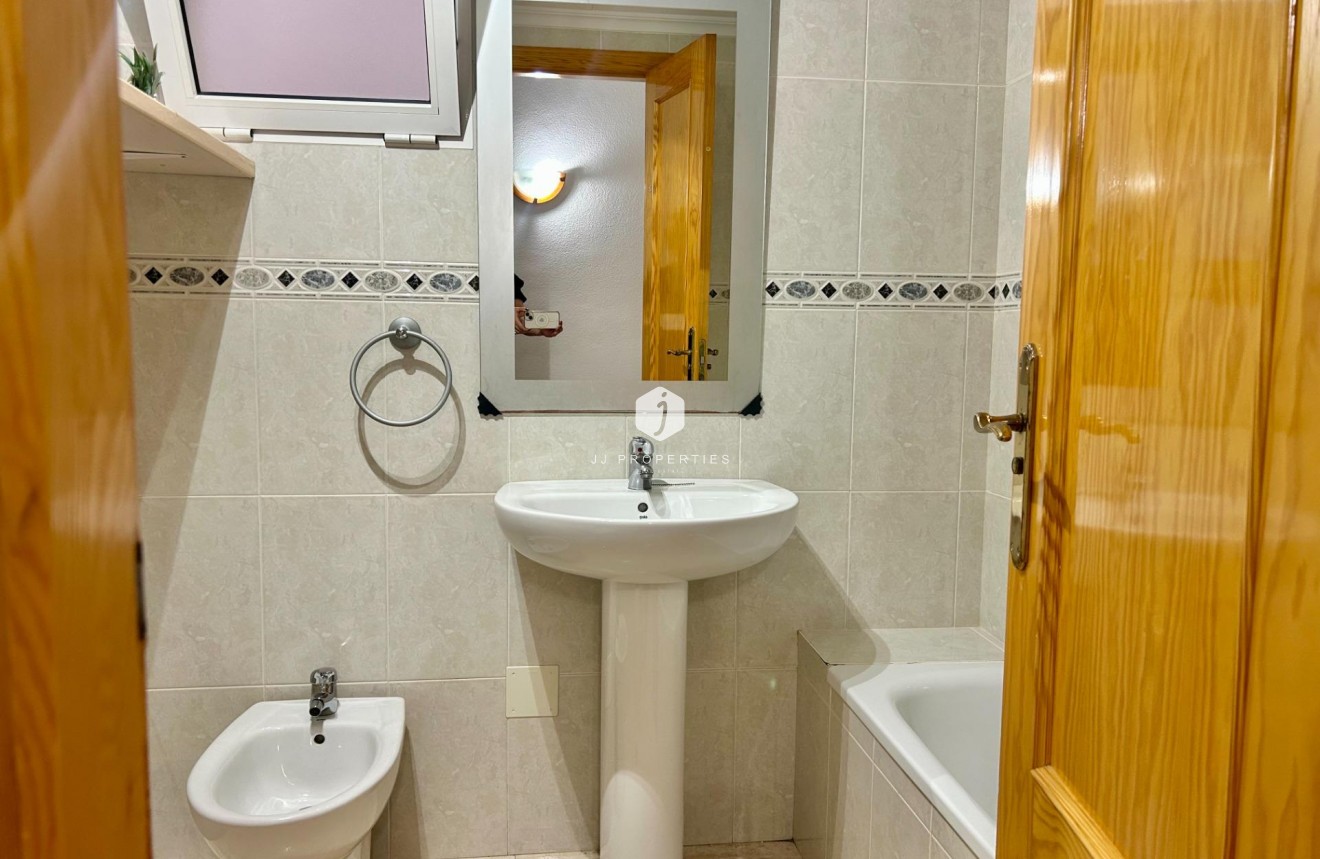 Resale - Apartment / flat -
Torrevieja - Estacion de autobuses