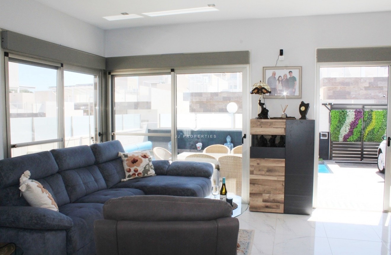 Resale - Villa -
Orihuela Costa - Costa Blanca