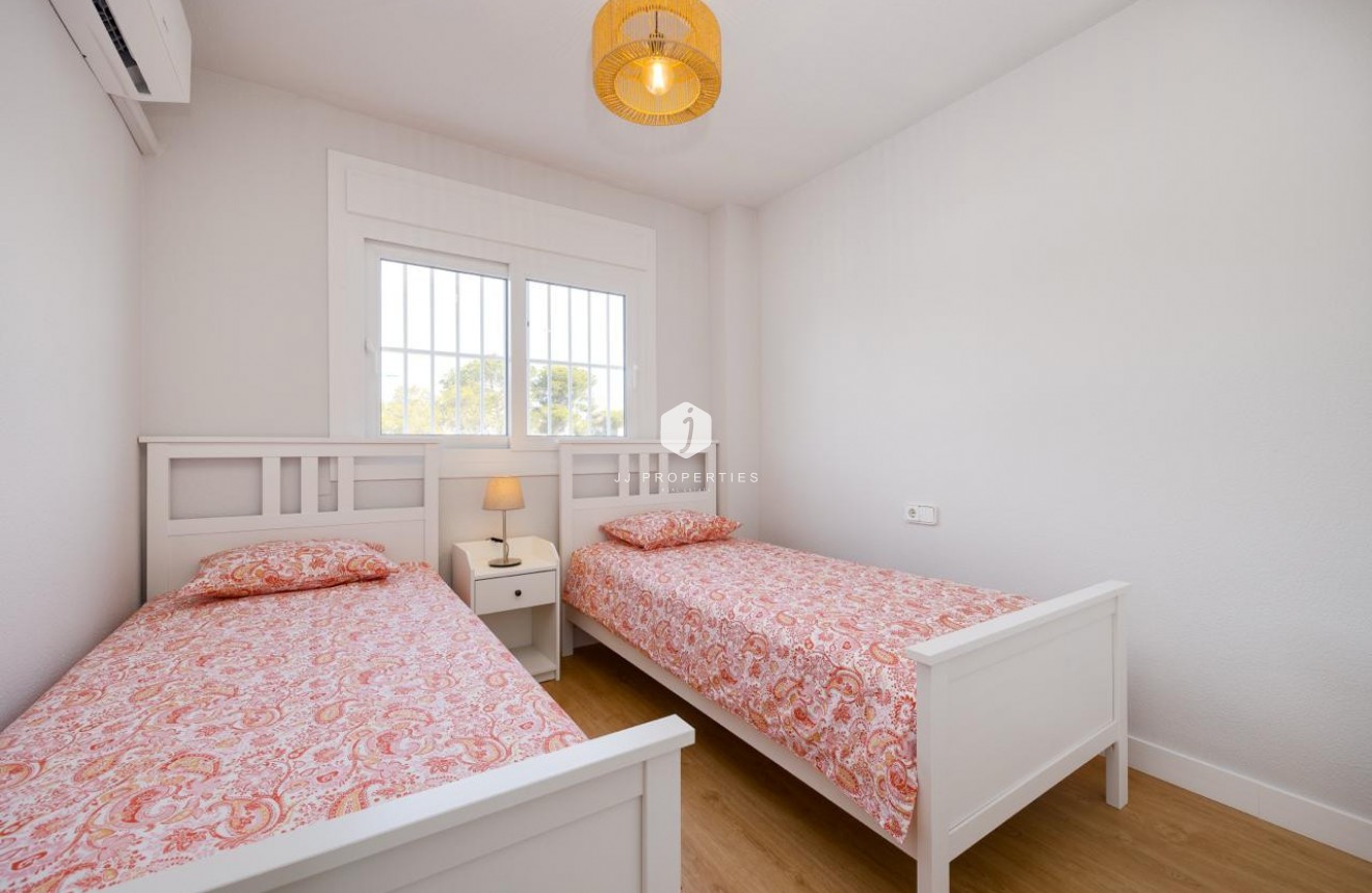 Resale - Apartment / flat -
Orihuela Costa - Costa Blanca