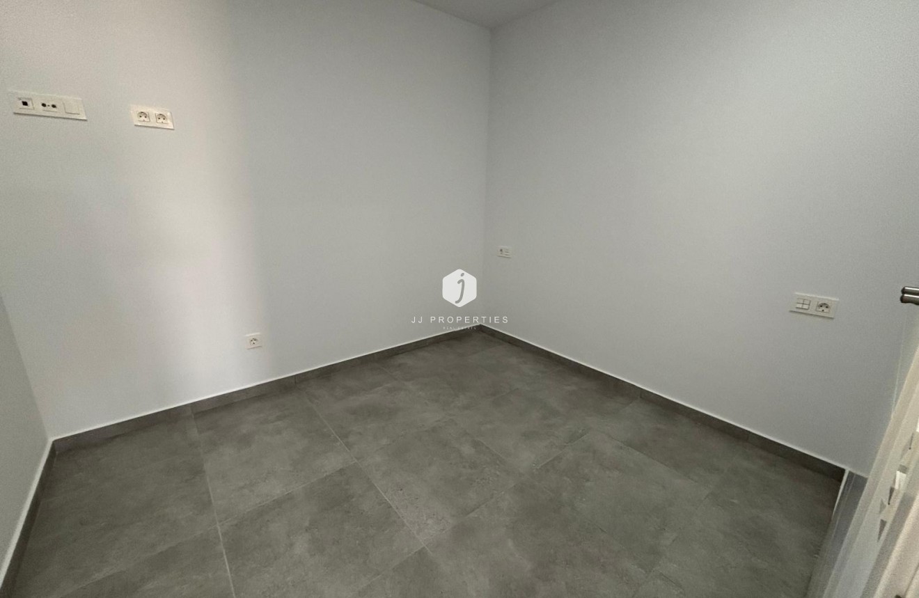 Resale - Apartment / flat -
Torrevieja - Estacion de autobuses