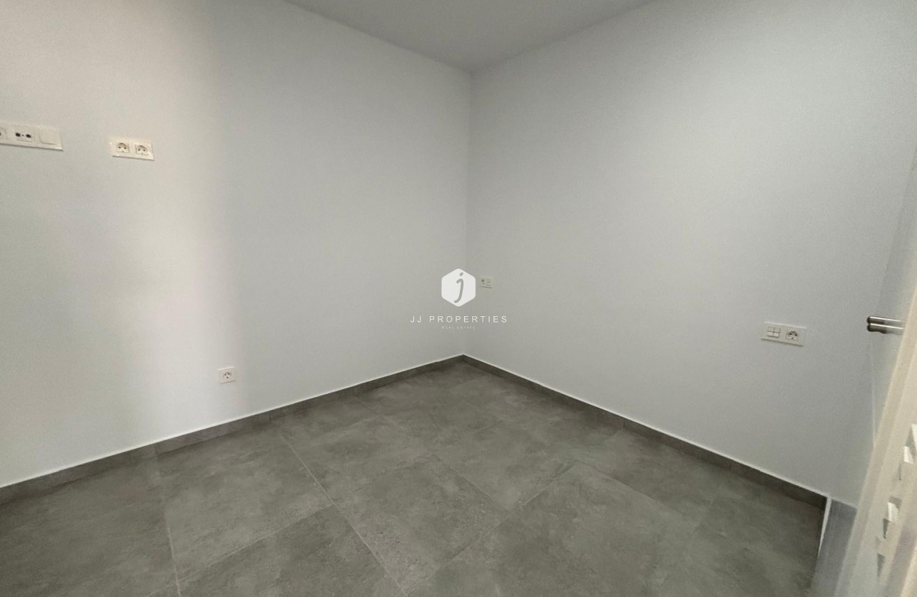 Resale - Apartment / flat -
Torrevieja - Estacion de autobuses