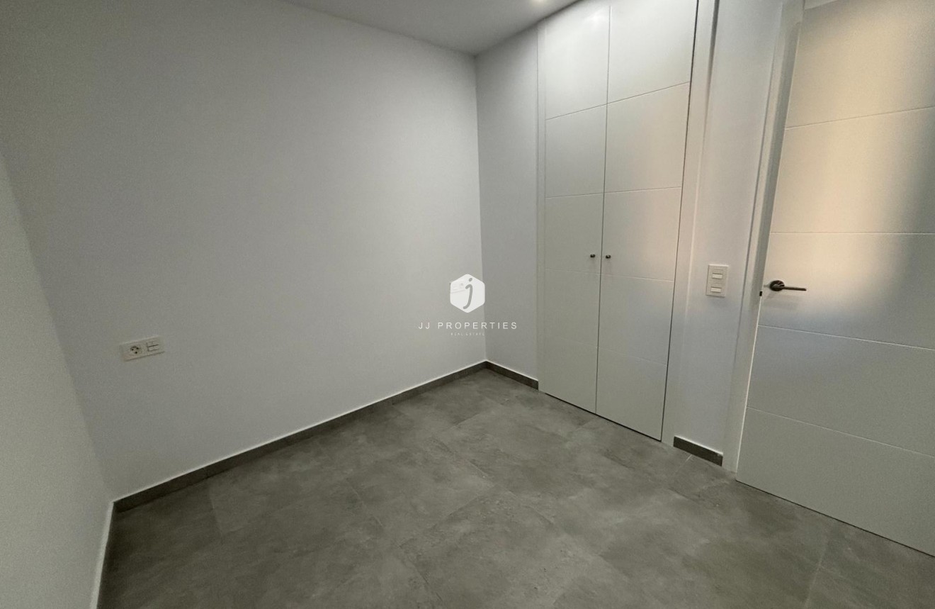 Resale - Apartment / flat -
Torrevieja - Estacion de autobuses