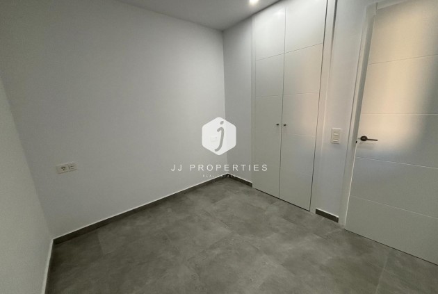 Resale - Apartment / flat -
Torrevieja - Estacion de autobuses