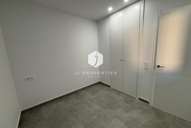 Resale - Apartment / flat -
Torrevieja - Estacion de autobuses