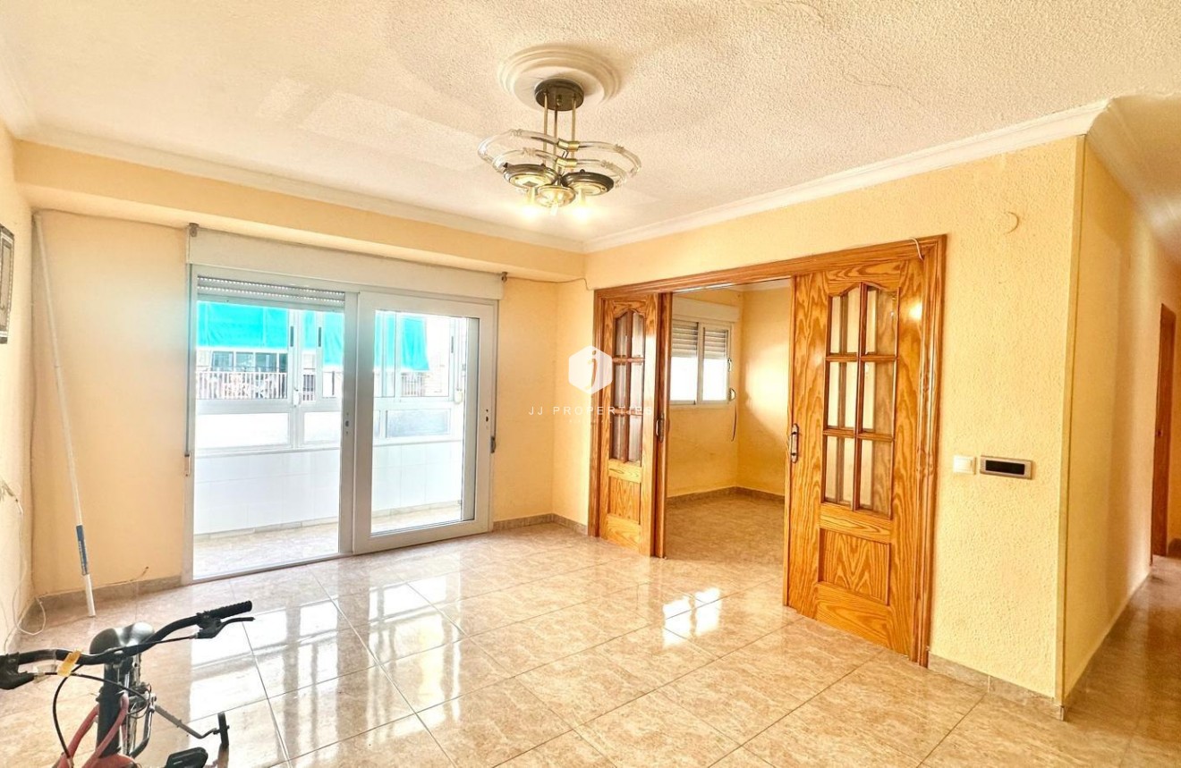 Resale - Apartment / flat -
Torrevieja - Estacion de autobuses