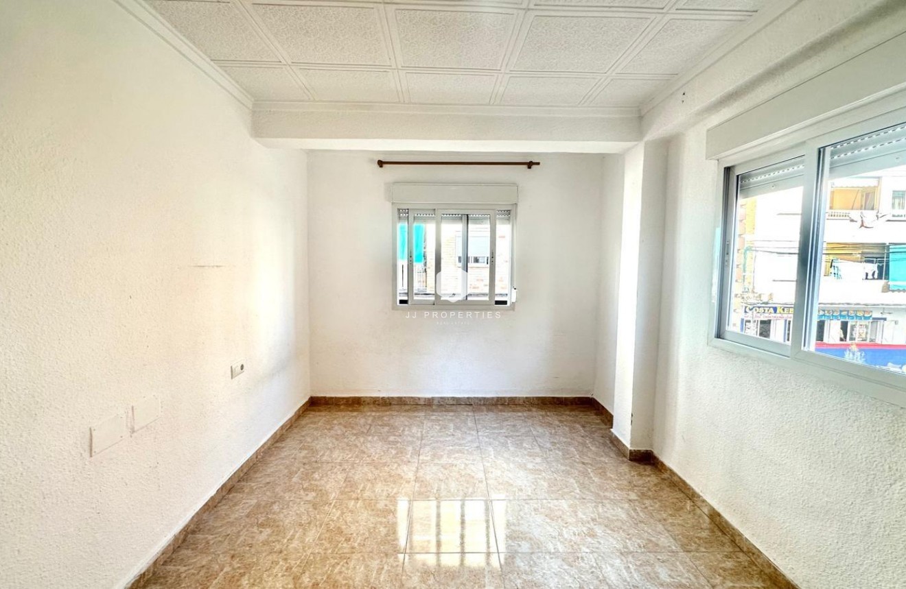 Resale - Apartment / flat -
Torrevieja - Estacion de autobuses