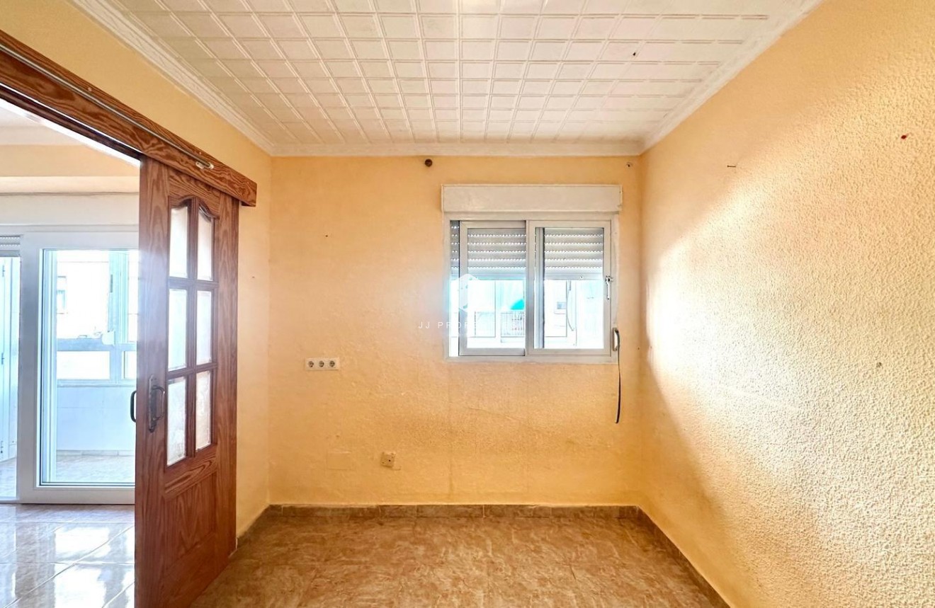 Resale - Apartment / flat -
Torrevieja - Estacion de autobuses