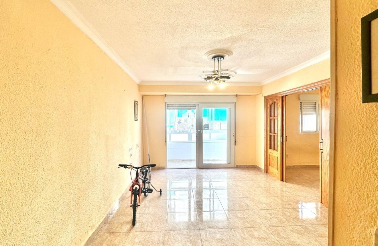 Resale - Apartment / flat -
Torrevieja - Estacion de autobuses