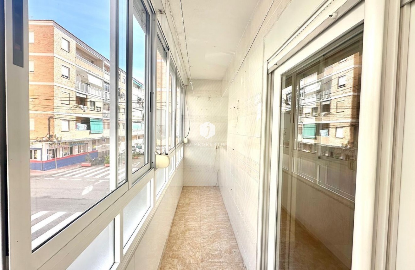 Resale - Apartment / flat -
Torrevieja - Estacion de autobuses