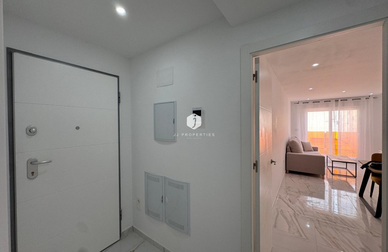 Resale - Apartment / flat -
Torrevieja - Centro