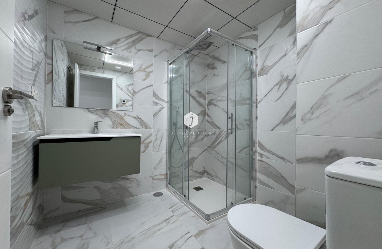 Resale - Apartment / flat -
Torrevieja - Centro