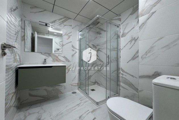 Resale - Apartment / flat -
Torrevieja - Centro