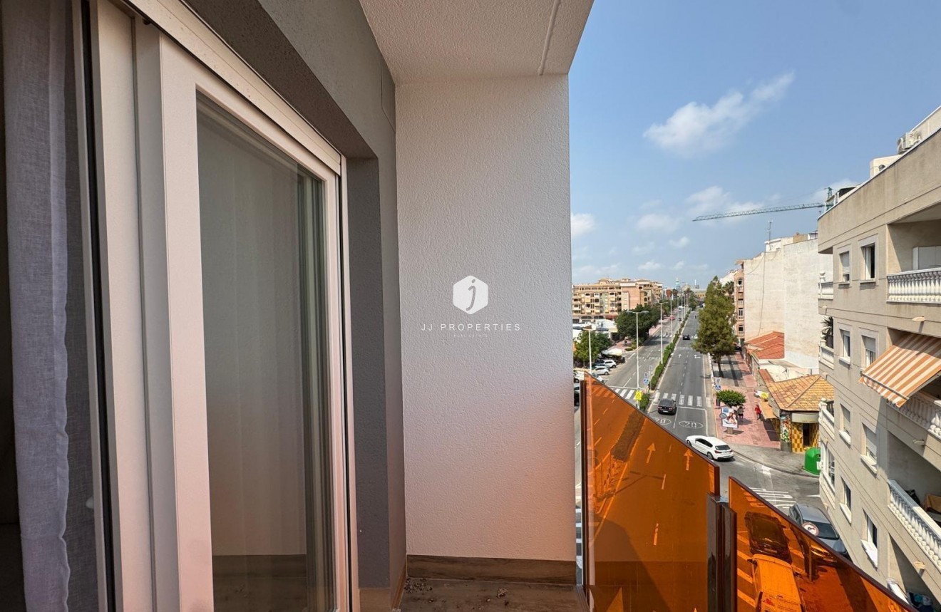 Resale - Apartment / flat -
Torrevieja - Centro