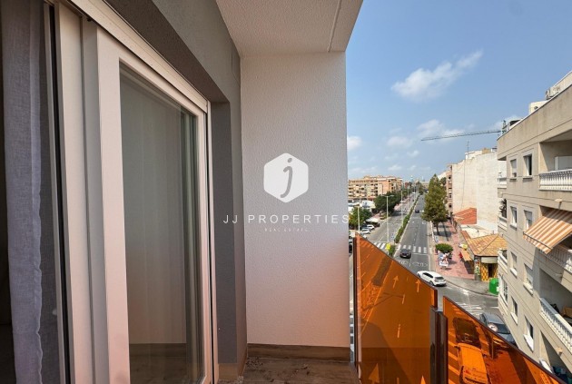 Resale - Apartment / flat -
Torrevieja - Centro