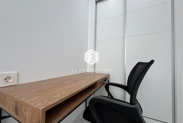 Resale - Apartment / flat -
Torrevieja - Centro