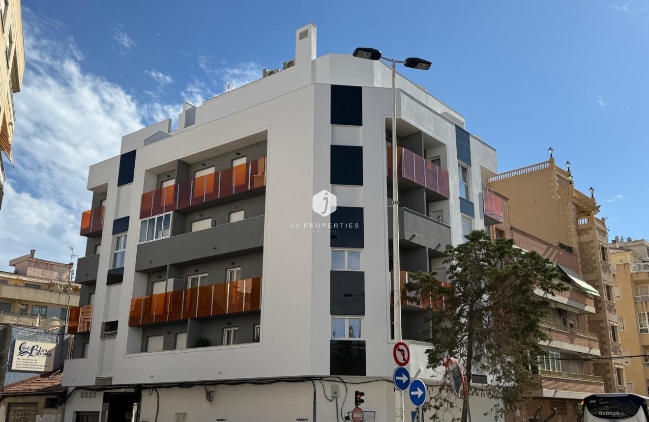 Resale - Apartment / flat -
Torrevieja - Centro