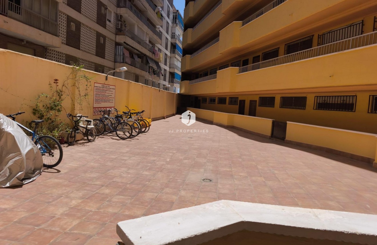 Resale - Apartment / flat -
Torrevieja - Puerto Deportivo Marina Salinas