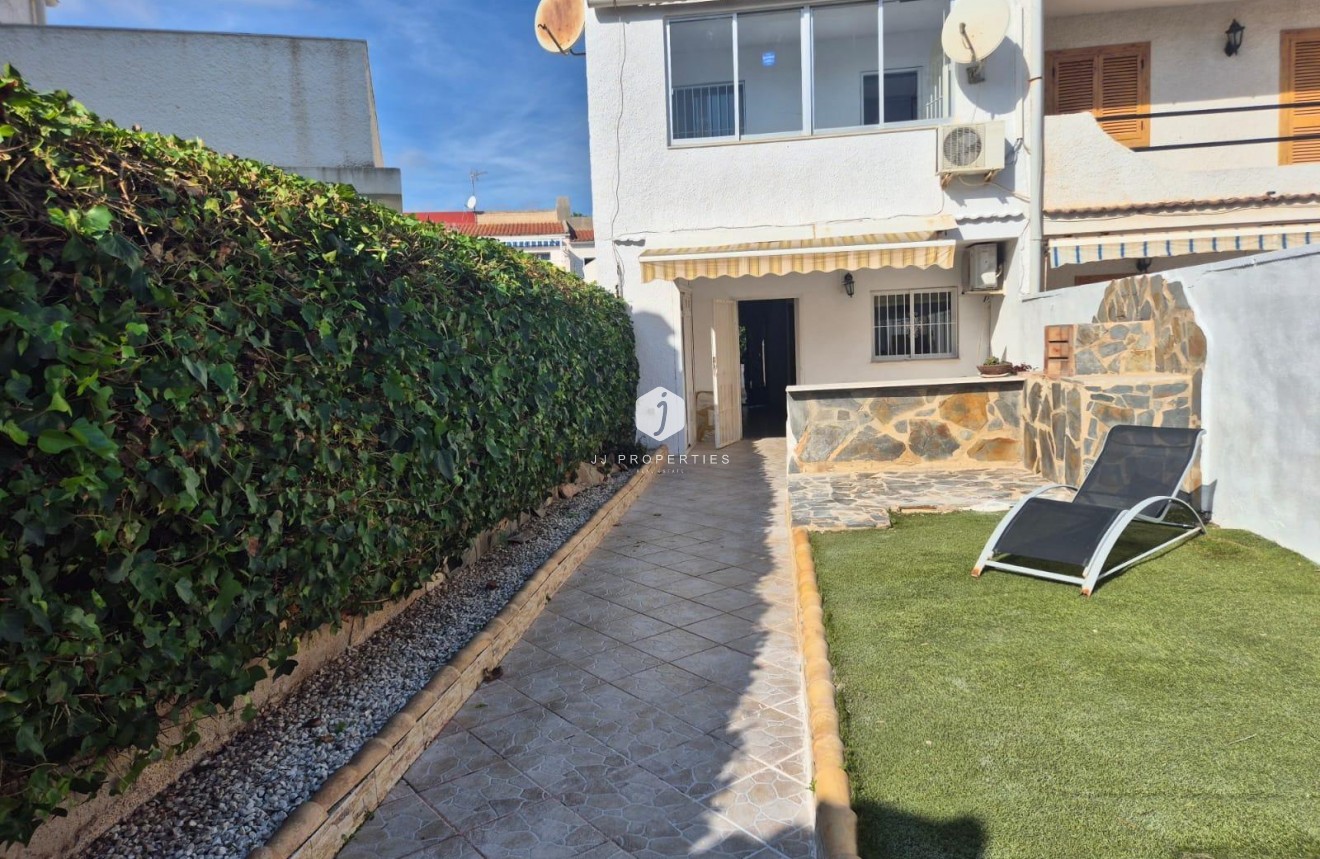 Resale - Chalet -
Torrevieja - Los Balcones