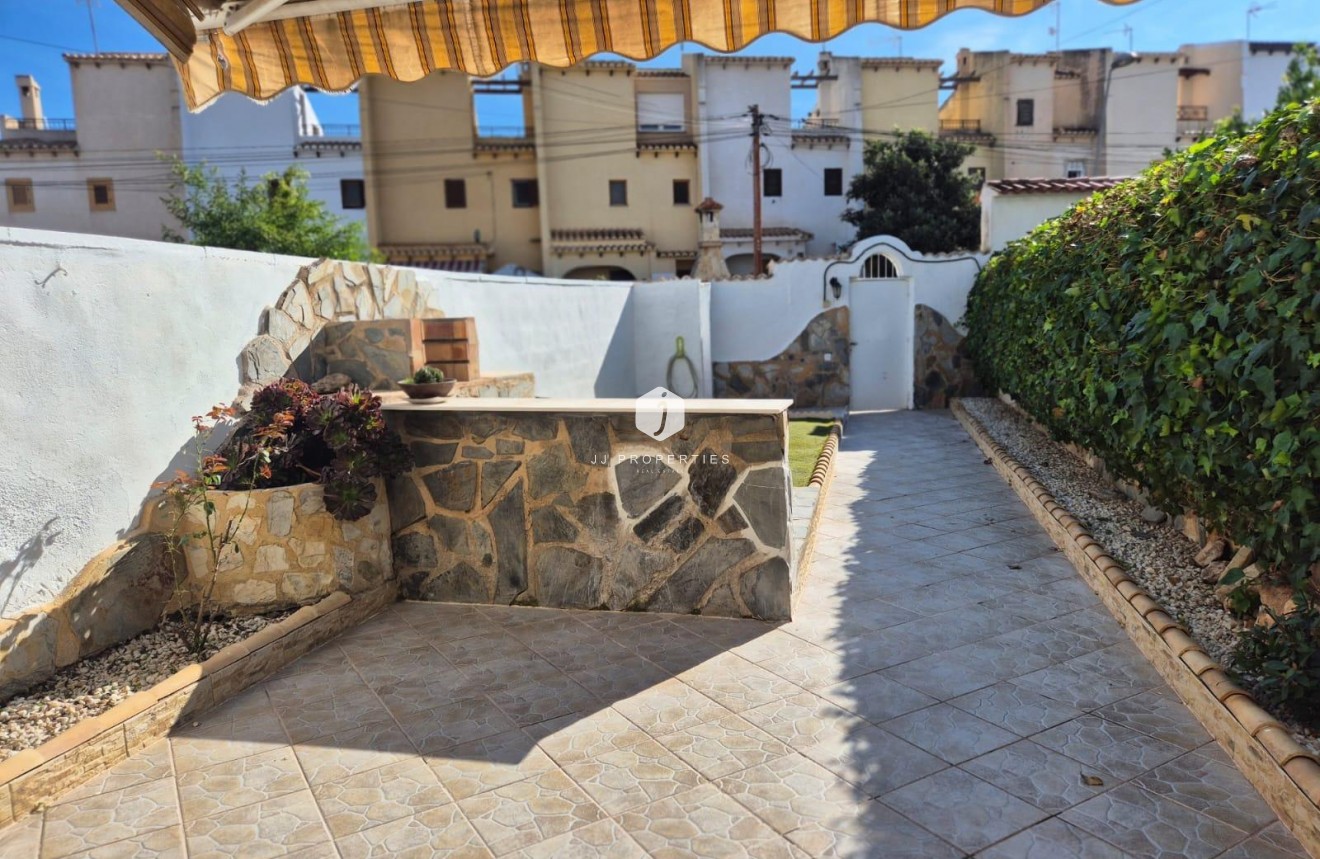 Resale - Chalet -
Torrevieja - Los Balcones