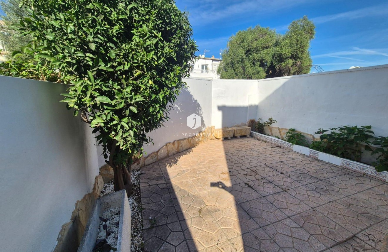 Resale - Chalet -
Torrevieja - Los Balcones