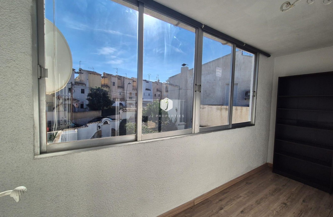 Resale - Chalet -
Torrevieja - Los Balcones