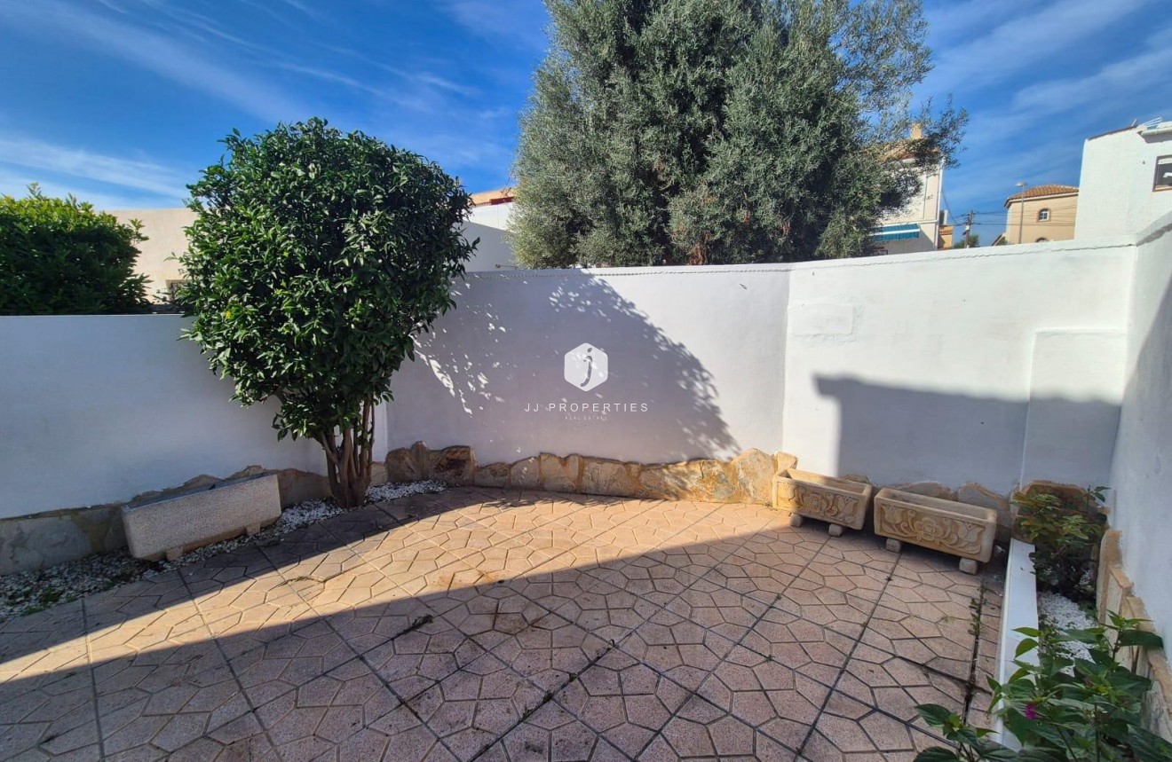 Resale - Chalet -
Torrevieja - Los Balcones