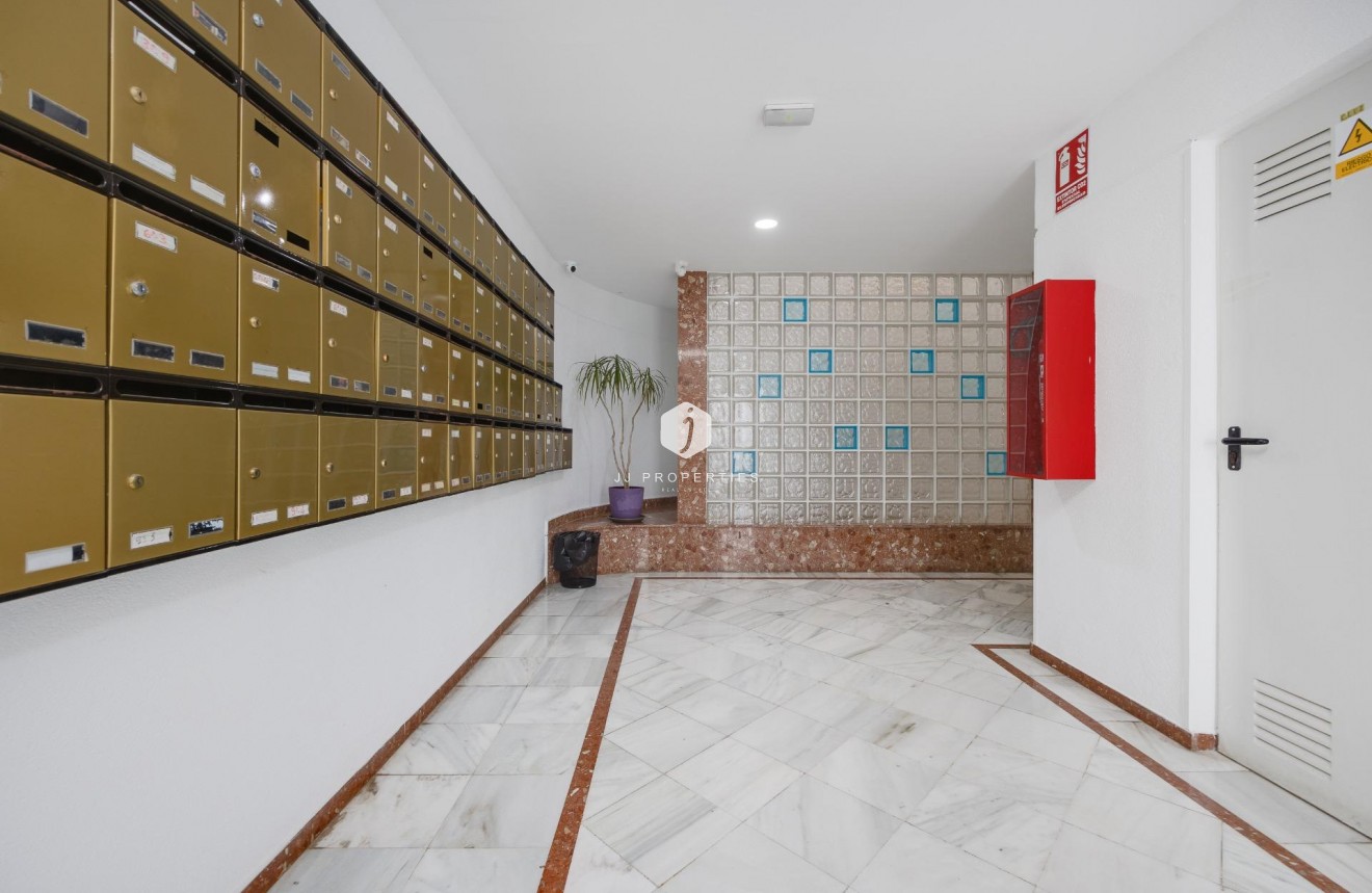 Resale - Apartment / flat -
Torrevieja - La veleta