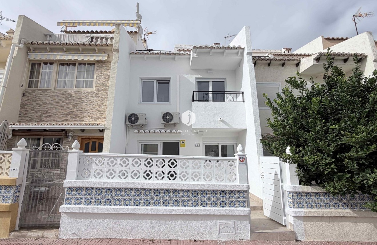 Resale - Chalet -
Torrevieja - Costa Blanca