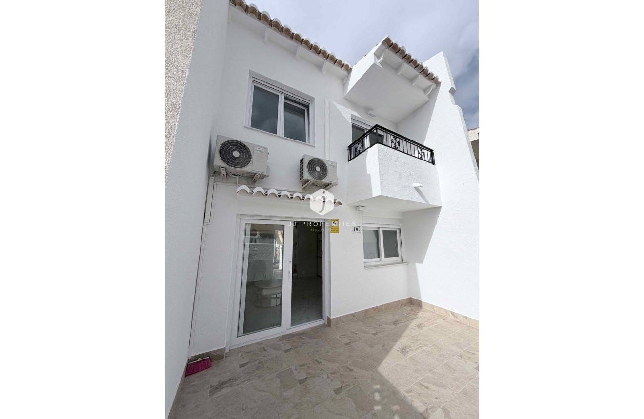 Resale - Chalet -
Torrevieja - Costa Blanca