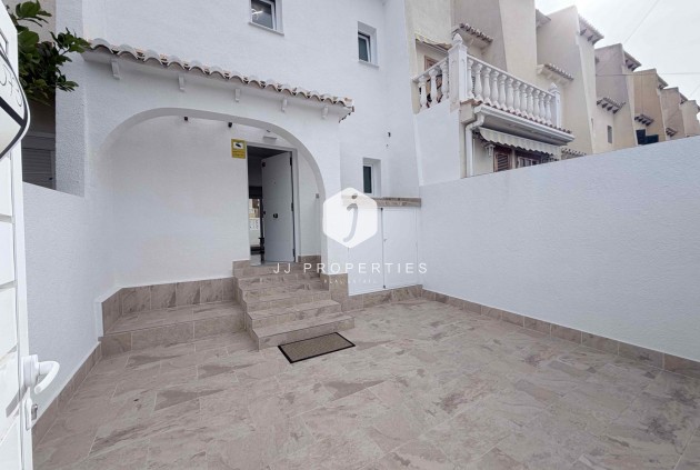 Resale - Chalet -
Torrevieja - Costa Blanca